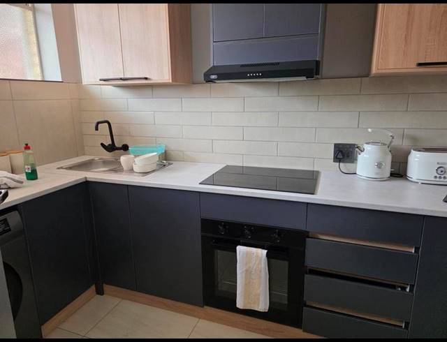 1 BEDROOM APARTMENT FOR SALE IN KEMPTON PARK CENTRAL